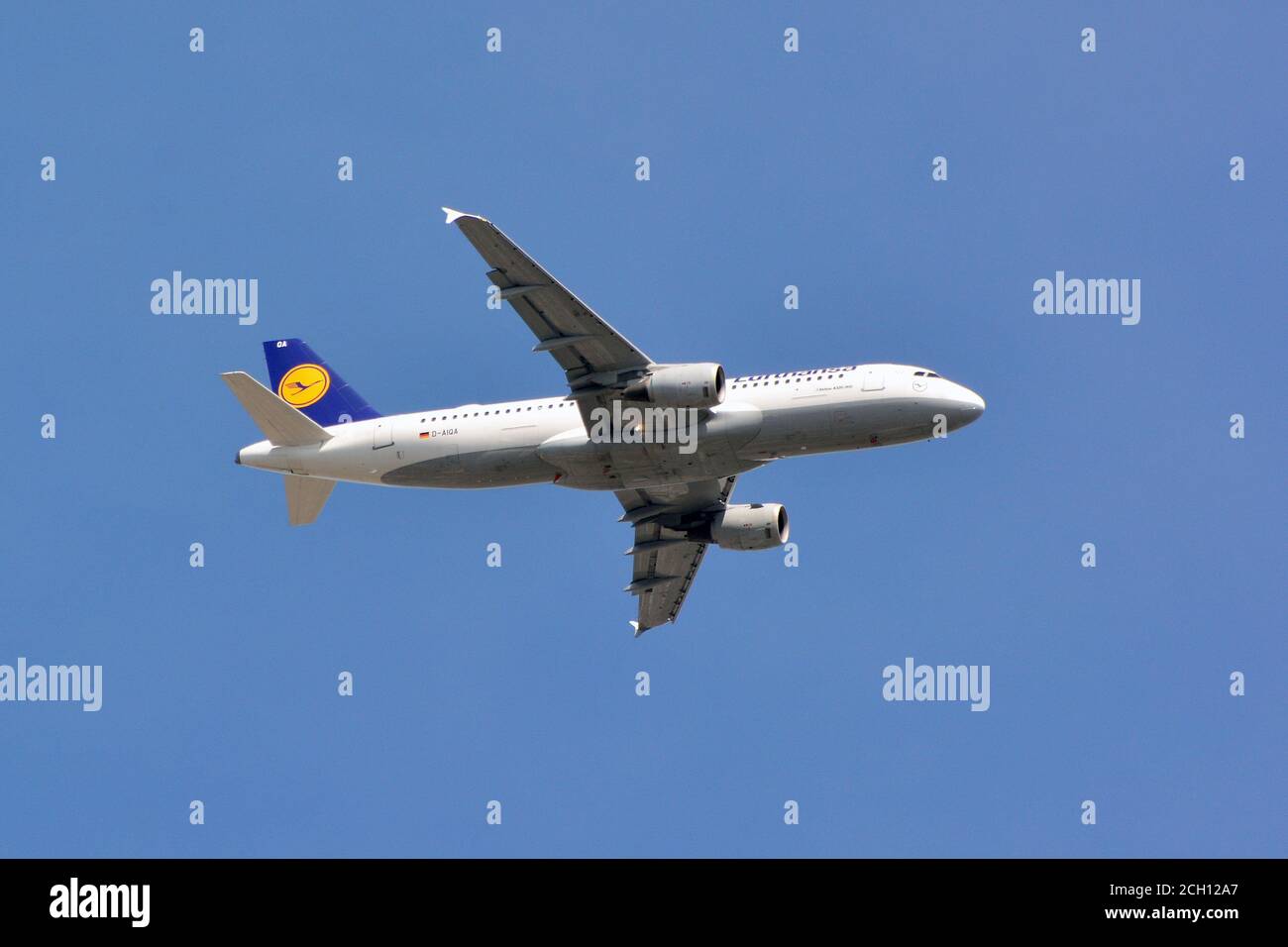 Lufthansa airbus a320 211 hi-res stock photography and images - Alamy