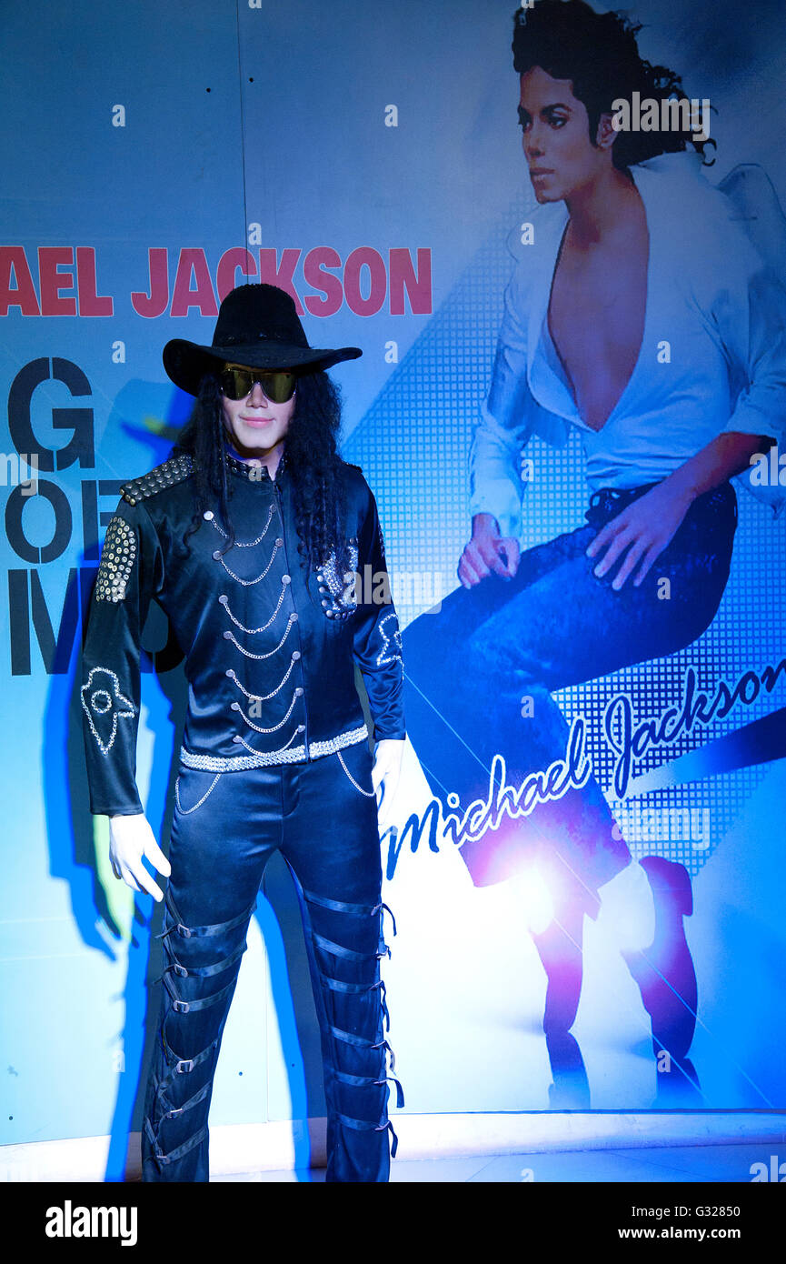 Michael jackson wax statue hi-res stock photography and images - Alamy