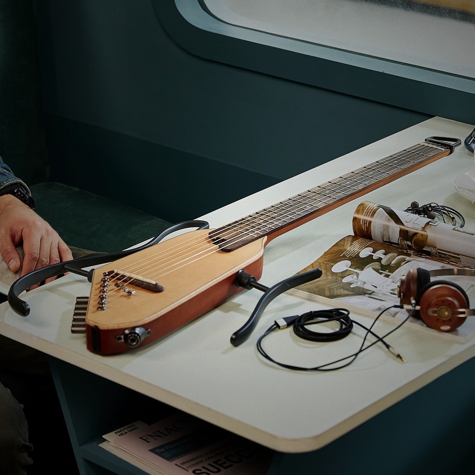 HUSH-I PRO Acoustic-Electric Travel Guitar with Sound Effects Donner