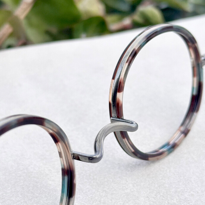 一山×ラウンド】 強度近視の方にもおすすめ！インナーリム付き “KV-147