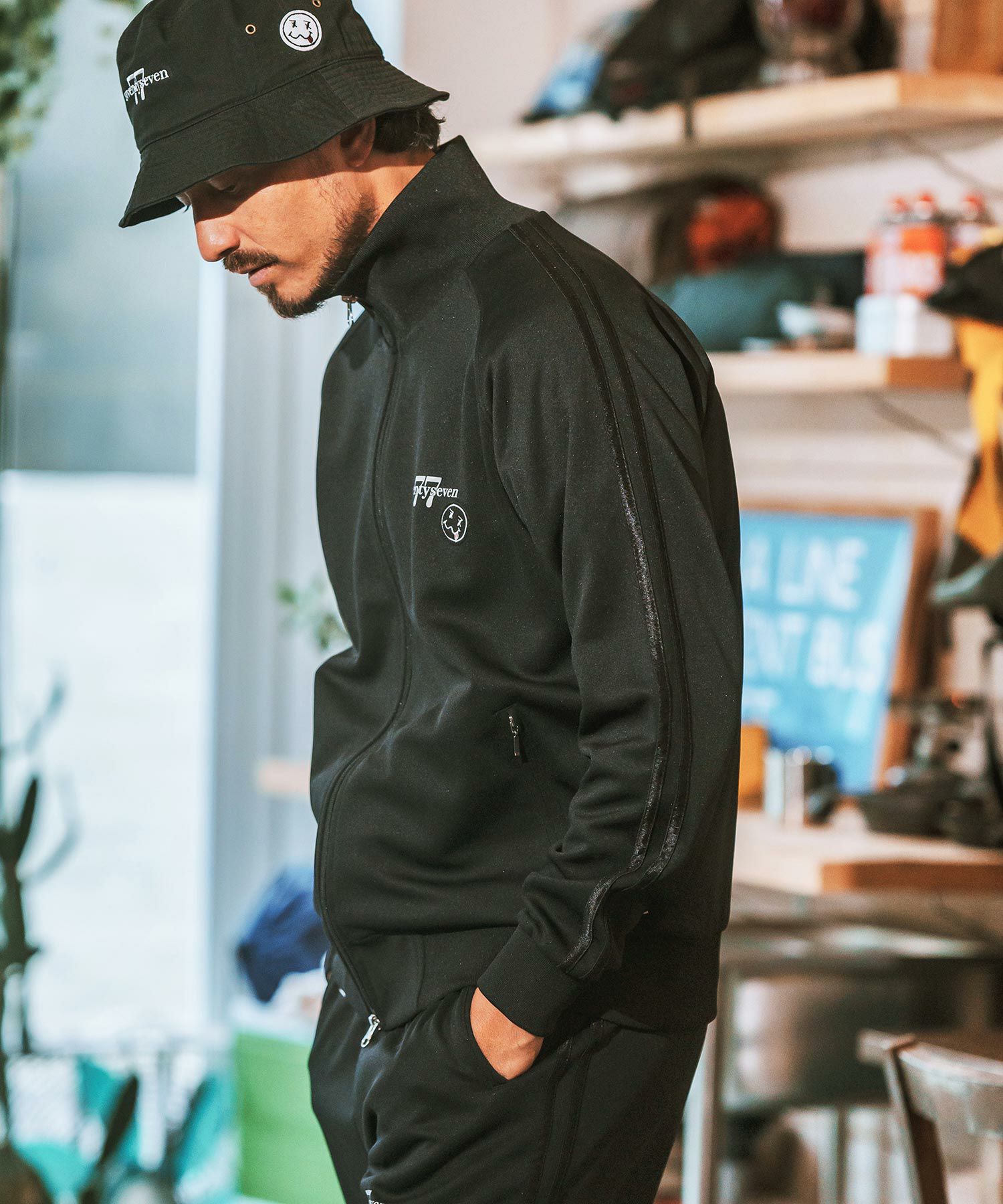 30%OFF【seventy seven(セブンティセブン)】W zip line jersey track