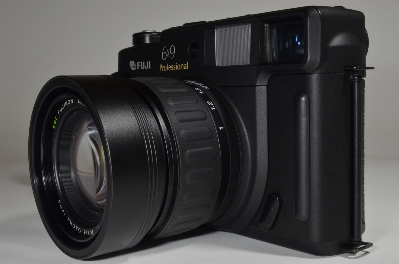 Fujifilm GW690III Professional EBC 90mm f3.5 with Flash SUNPAK