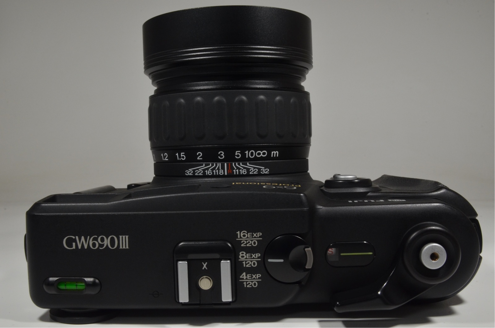 Fujifilm GW690III Professional EBC 90mm f3.5 with Flash SUNPAK