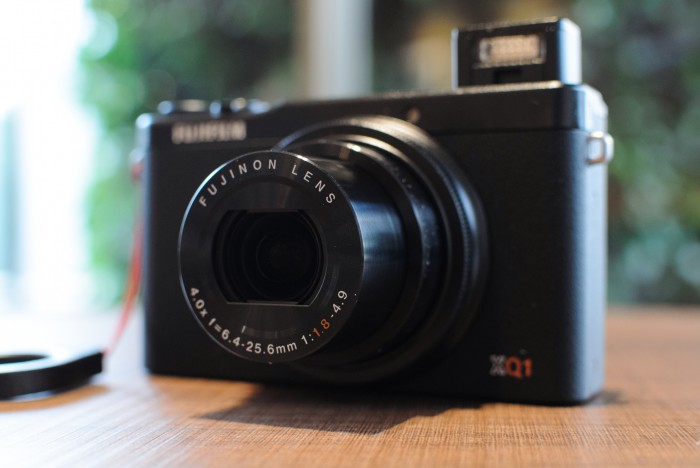 金属ボディな大人のコンデジ『FUJIFILM XQ1』外観レビュー – カメラ