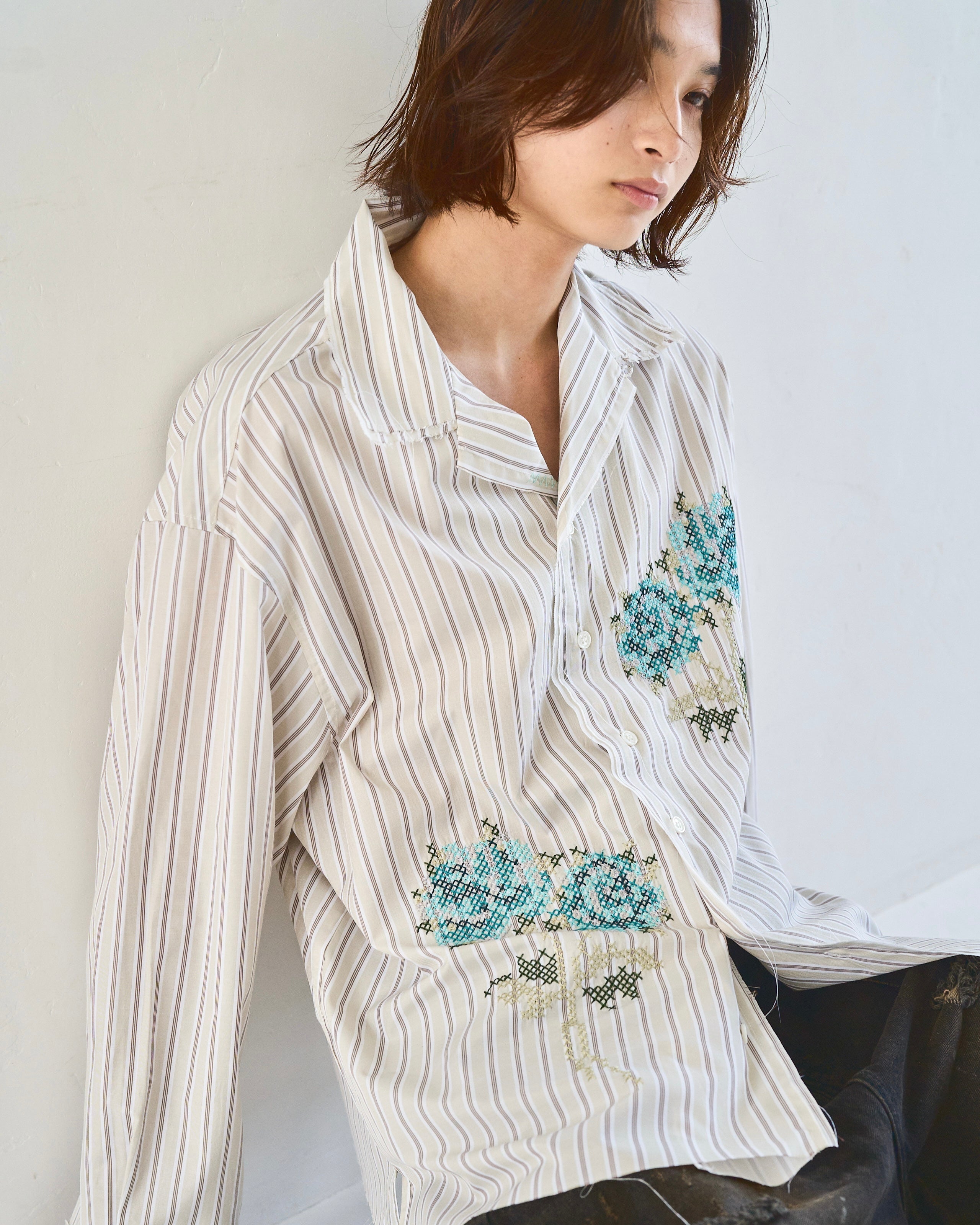 flower embroidery cut off stripe l/s shirt – CAMPHOR WOOD