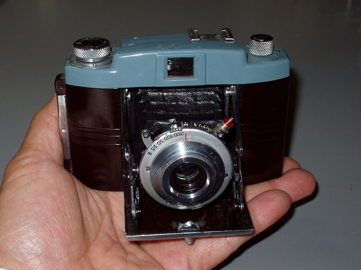 わたしのカメラ三昧 第19回 「コニレットとフィルムの巻き替え