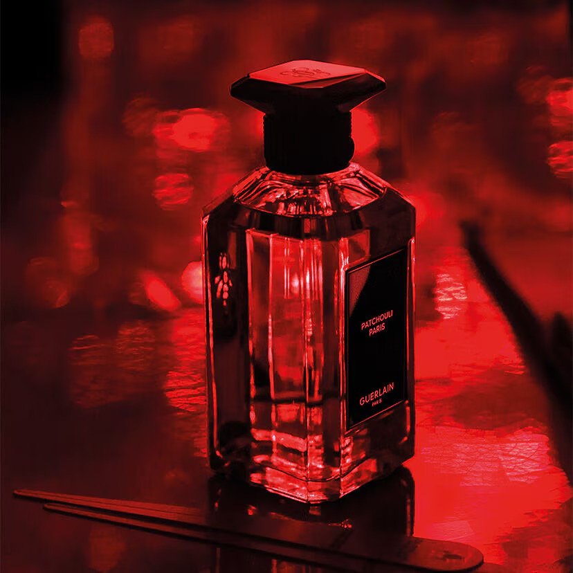 ゲラン】パチュリ パリ（デルフィーヌ・ジェルク） | カイエ・デ・モード