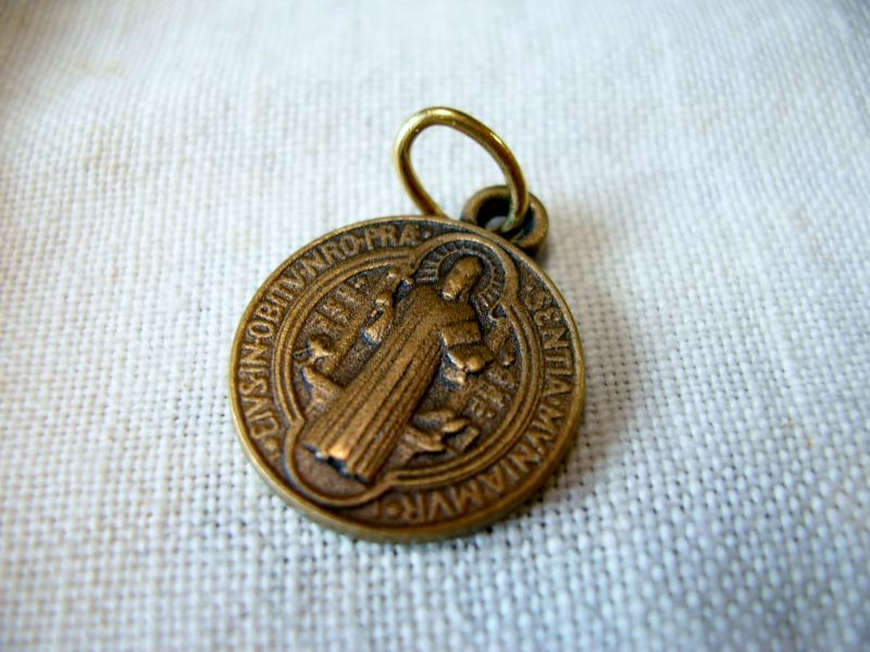 フランス教会アクセサリー・チャーム・聖ベネディクトのメダイ