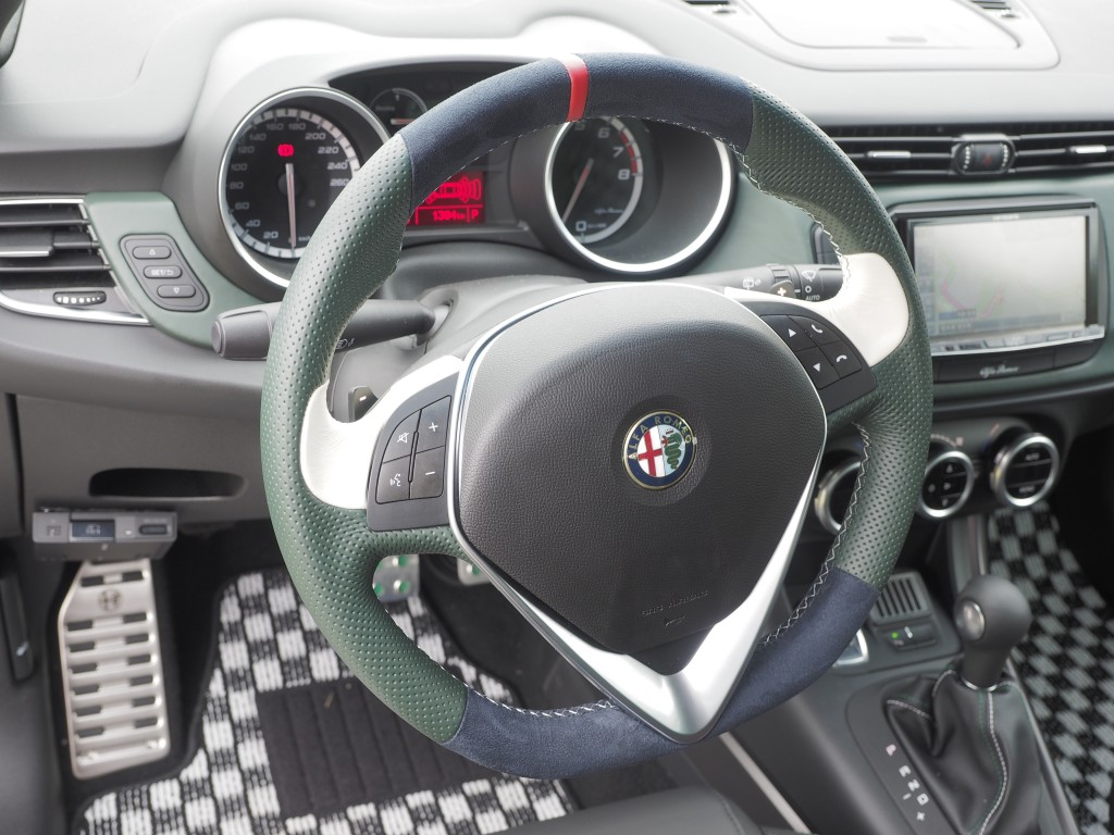 ステアリングホイール 『バレルンガ for アルファロメオ ジュリエッタ