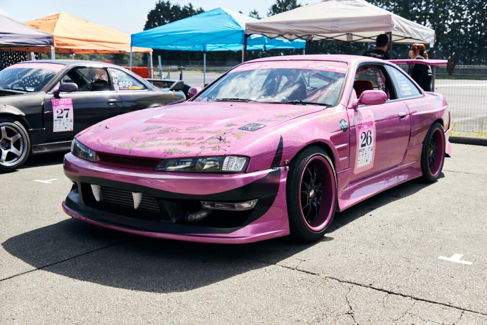 ヨコモ S14ドリフトカー ピンクボディー ヨコモ S14ドリフトカー