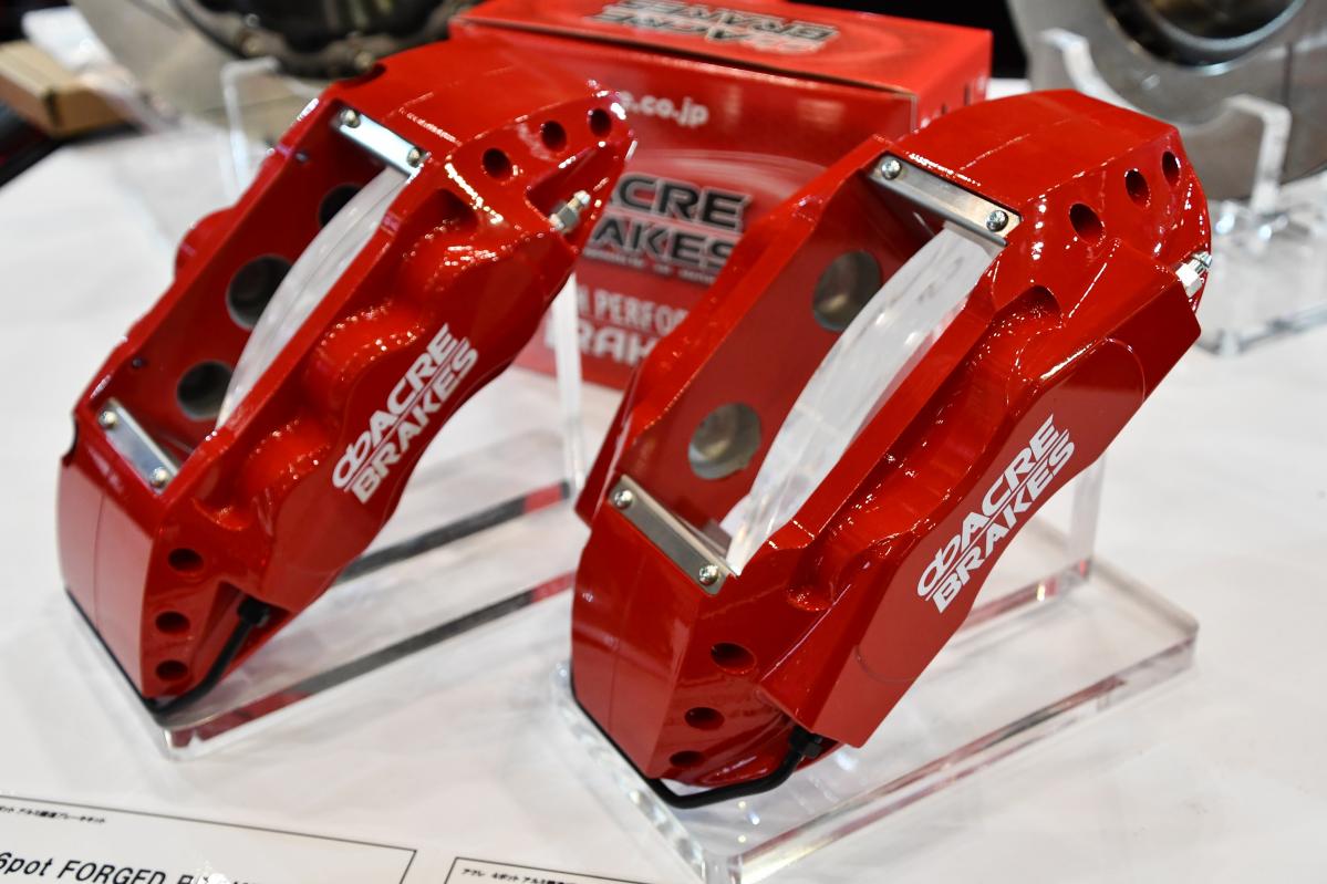 アクレが国産アルミ鍛造ブレーキキャリパーを発表！【東京オートサロン