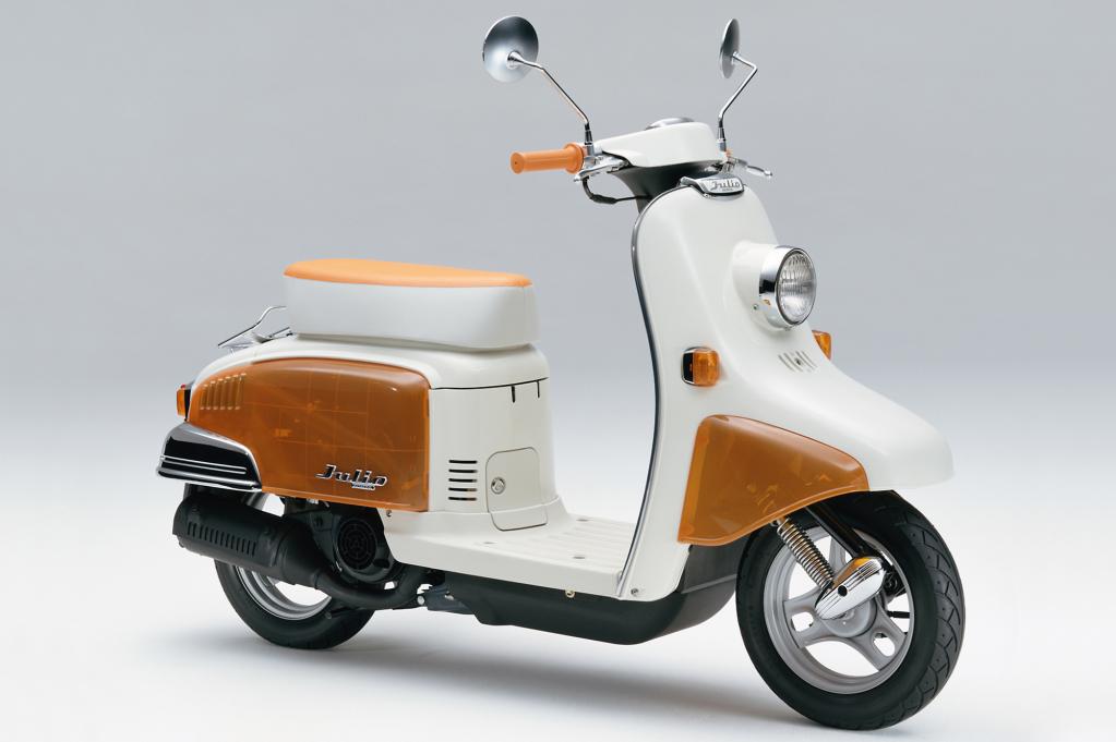 半透明仕様のホンダ・ライブDio ZX】iMac G3のスケルトンブームは