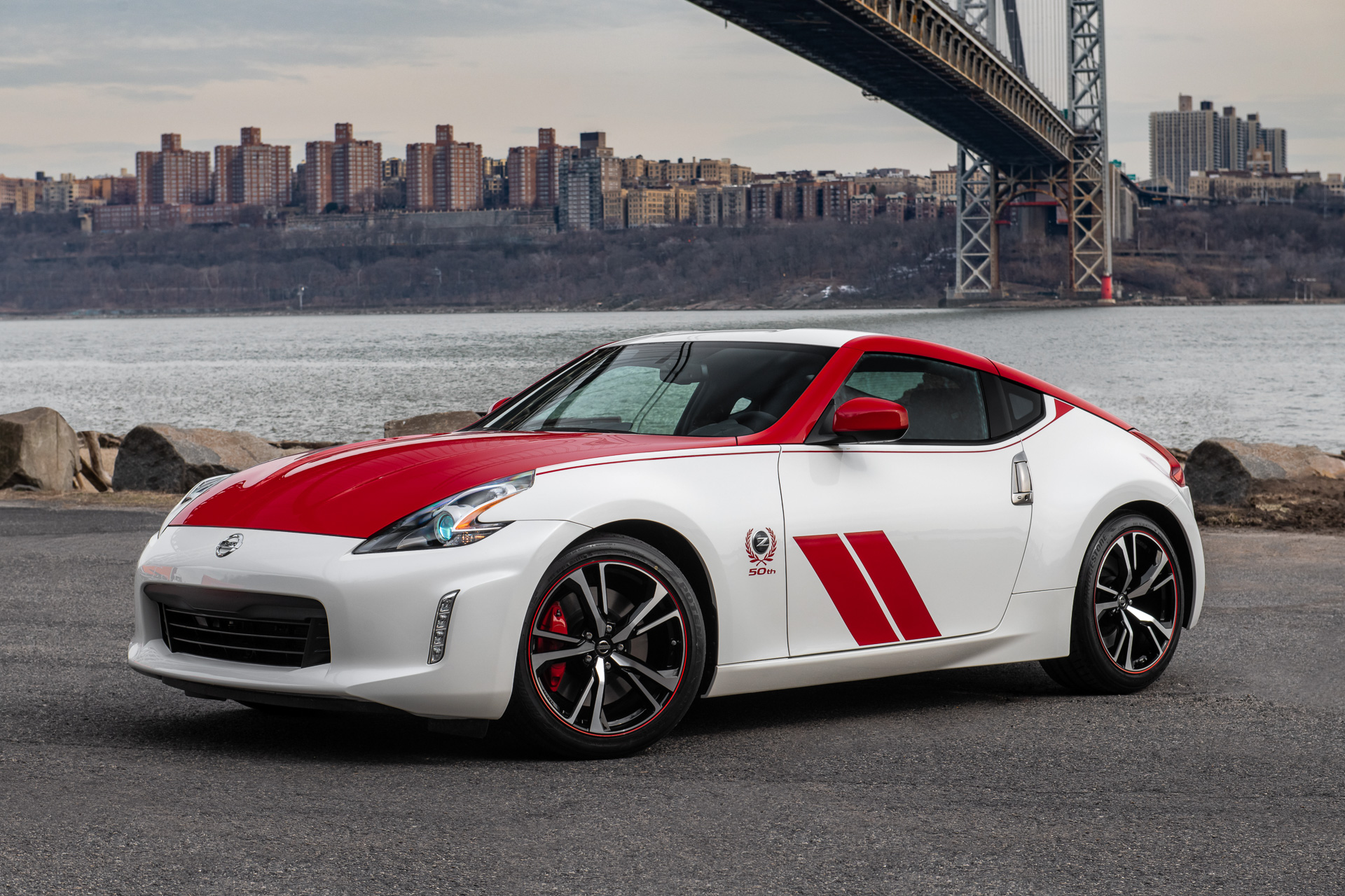 日産、「フェアレディZ」50周年記念の特別仕様車「370Z 50th