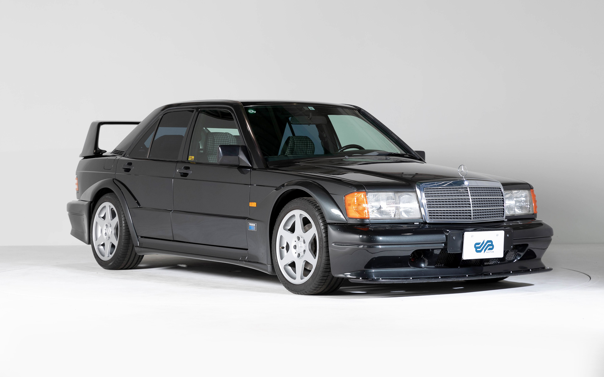ヤフオク!に世界限定500台のメルセデス・ベンツ「190E 2.5-16