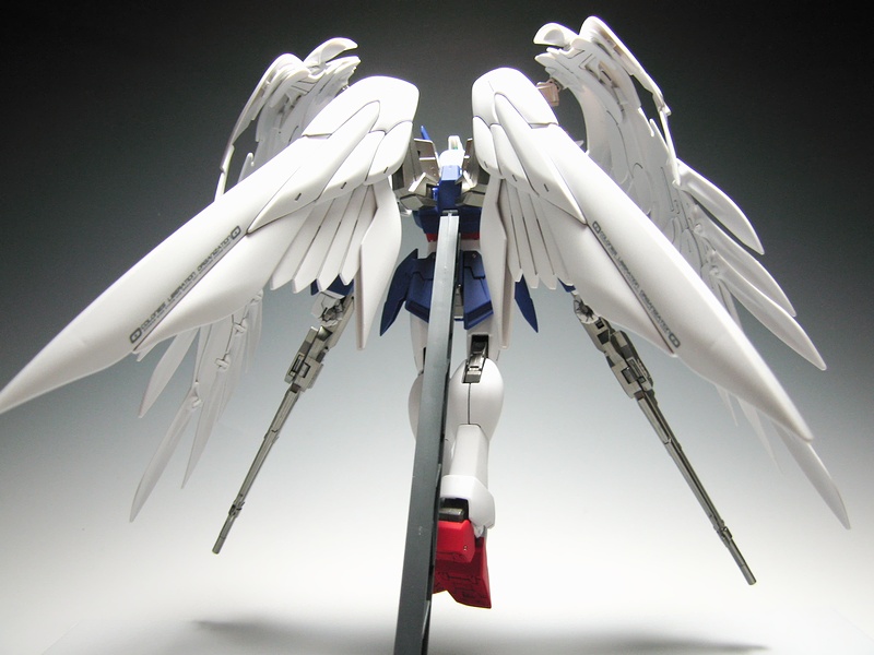 プレミアム完成品】バンダイ MG 1/100 ウイングガンダムゼロ EW版