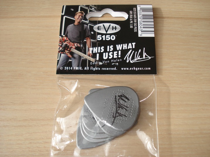 ヴァン ヘイレン サイン入り ピック6枚セット - First Touch