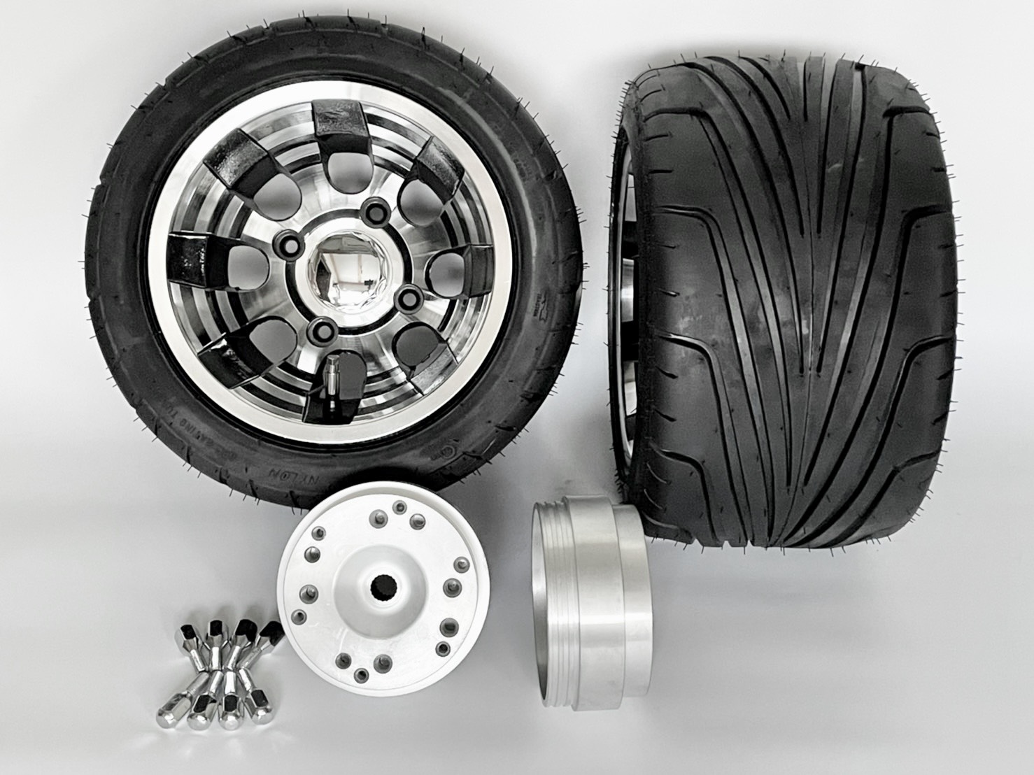 4stジャイロ用ブラックアウトアルミホイール引っ張りタイヤ