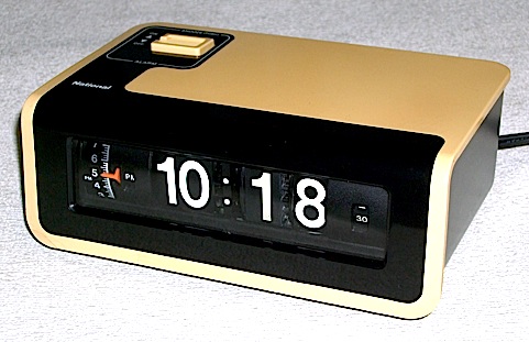 ナショナル ドラム式時計（ベージュ） 昭和40年代後半〜50年代【E019