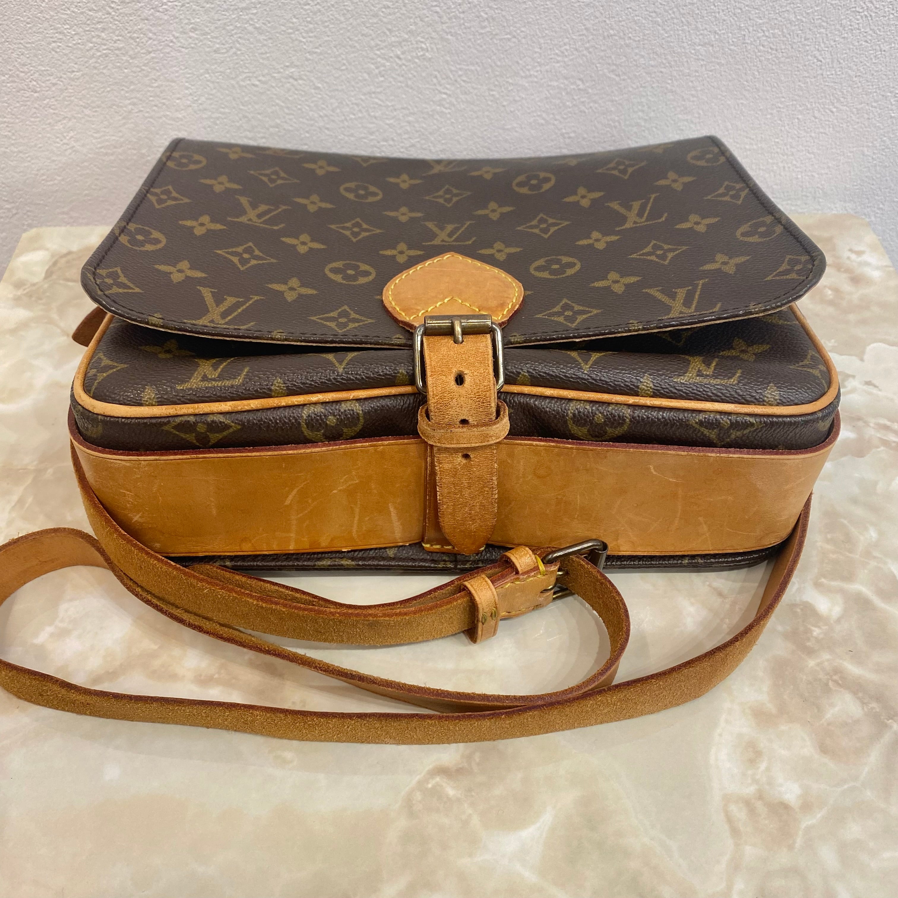 LOUIS VUITTON モノグラム カルトシエール