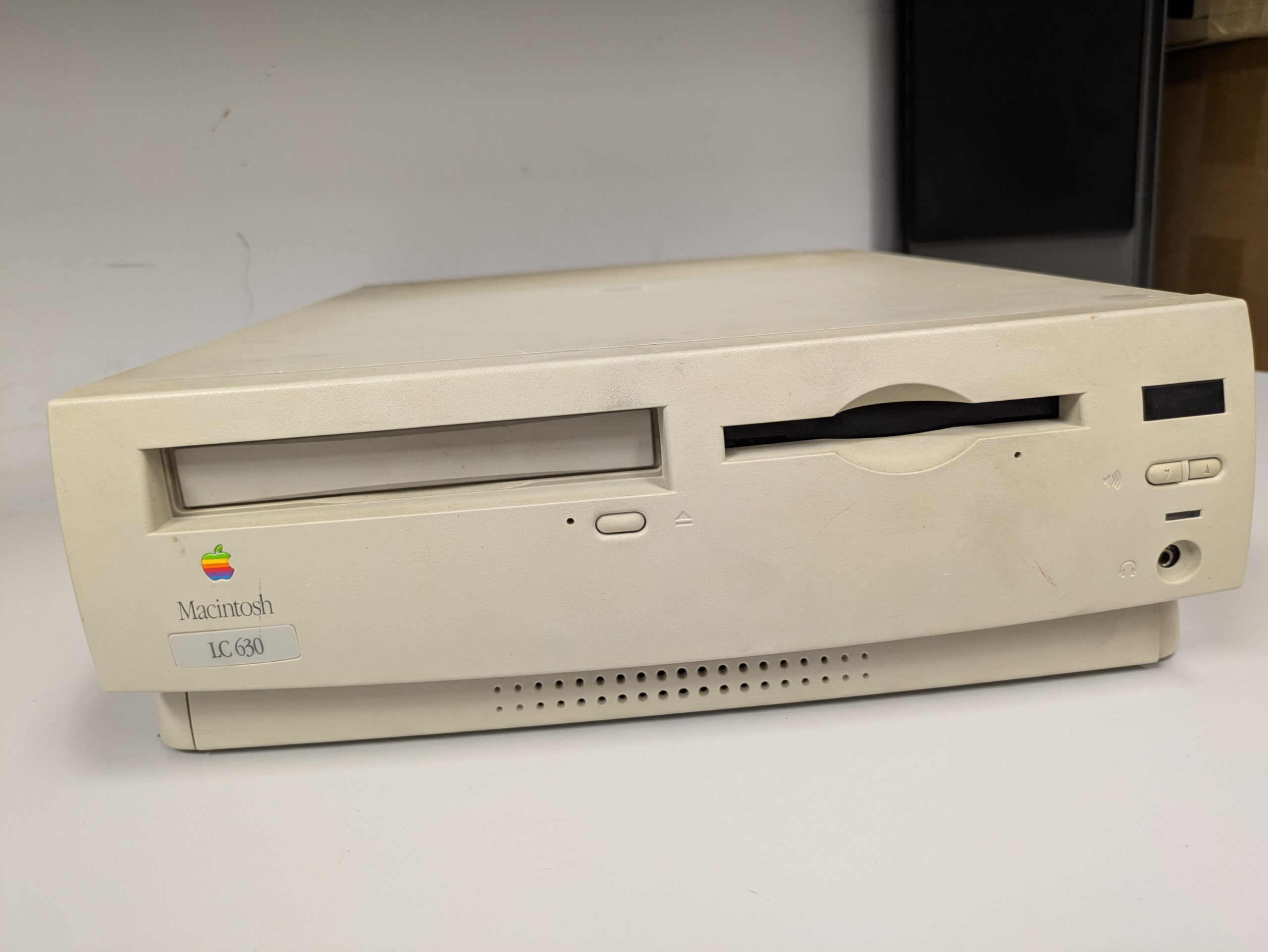 Apple Macintosh LC 630 - School of Computer Science