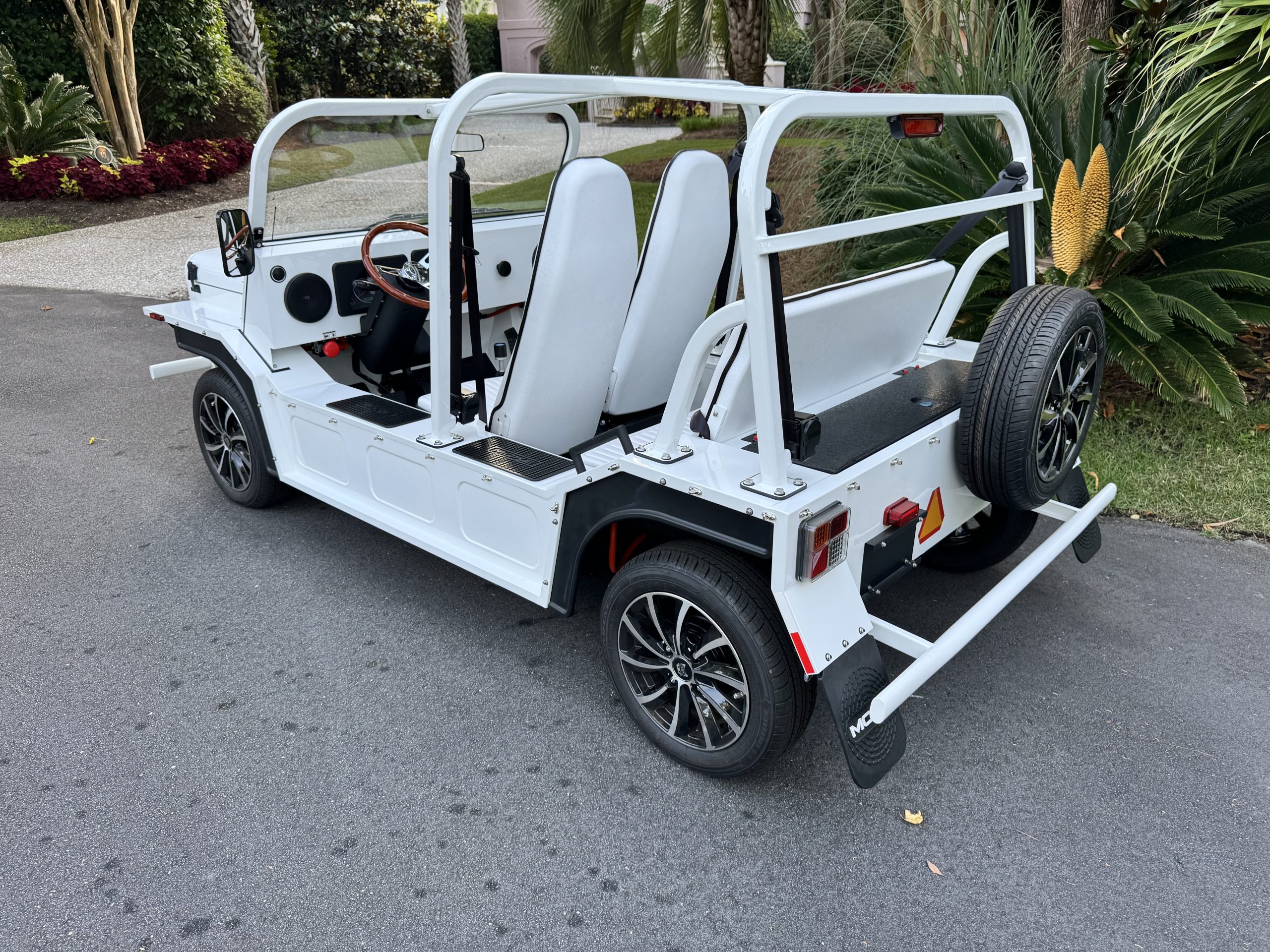 White Moke with Rear Bench - 72V Lithium Battery - Carolina Rides