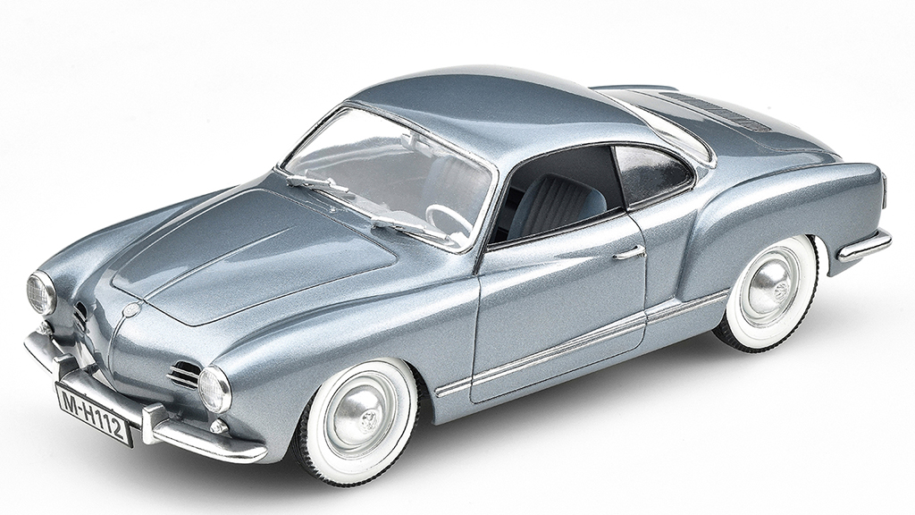 美しさが際立つ「フォルクスワーゲン・カルマンギア」初期モデルを