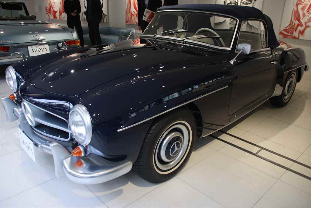 メルセデス ベンツのクラシックモデル「190SL」と「280SL」を新車