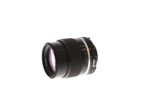 Nikon 105mm f/2.5 NIKKOR AIS Manual Focus Lens {52}