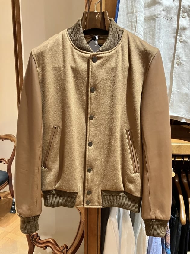 CINQUANTA〉別注のコンビレザースタジャンに新色が追加されました