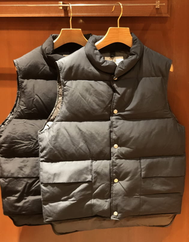 WOOLRICH＞別注ダウンベスト & ＜SLOANE＞別注ニット ｜ビームス