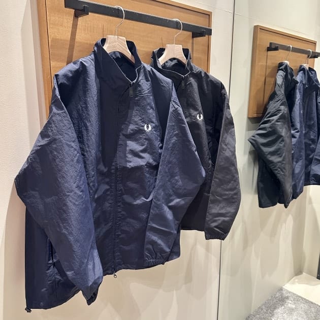 本日発売のFRED PERRY別注をS〜Lサイズまで着用してみました｜ビームス