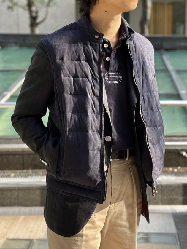 EMMETI〉異次元の柔らかさと、脱・着膨れを実現するスエードダウン