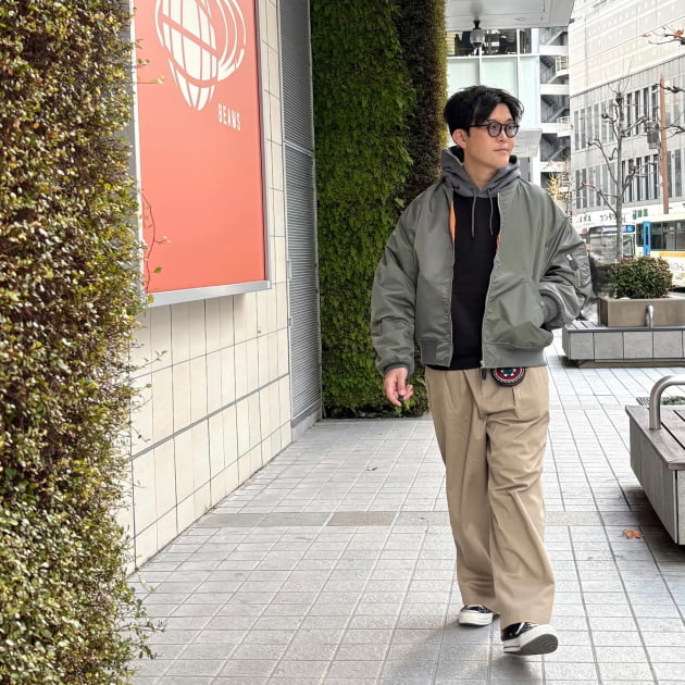 今っぽく着られる「Crazy MA-1 Jacket」を徹底レビュー｜ビームス 静岡