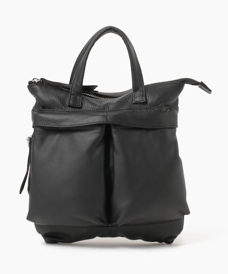 SLOW〉との新たな別注バッグが登場。シーンや性別を選ばないレザー