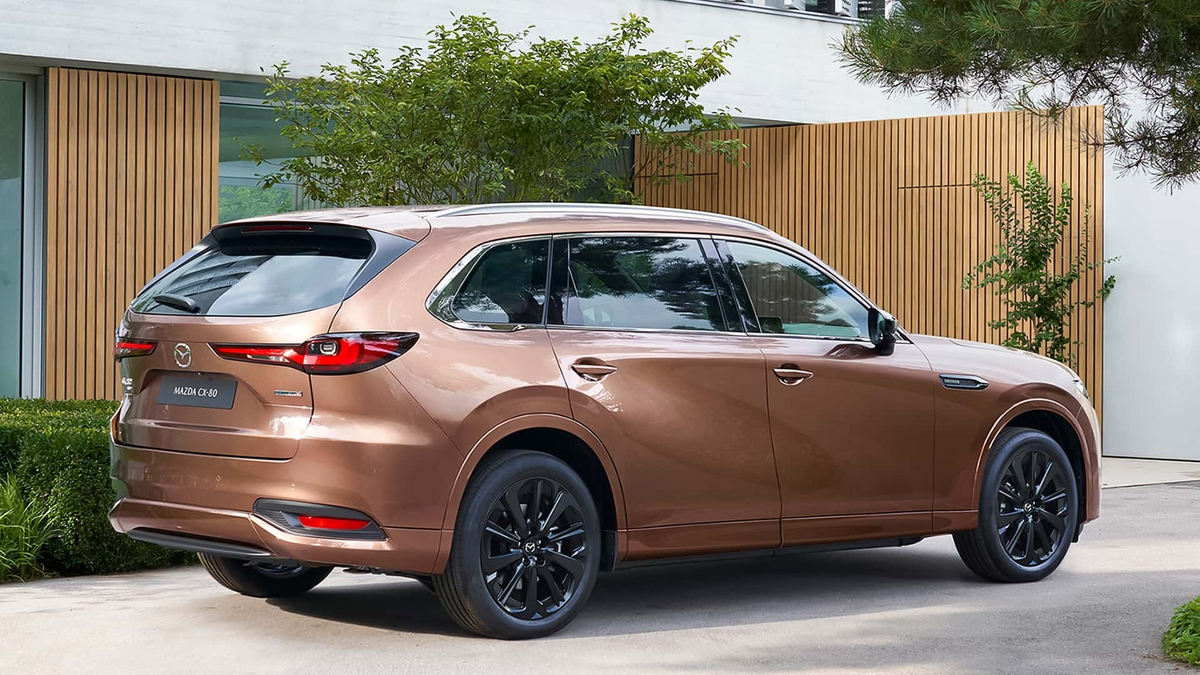 欧州で「CX-80 HOMURA（ボディカラー：Melting Copper Metallic）」の