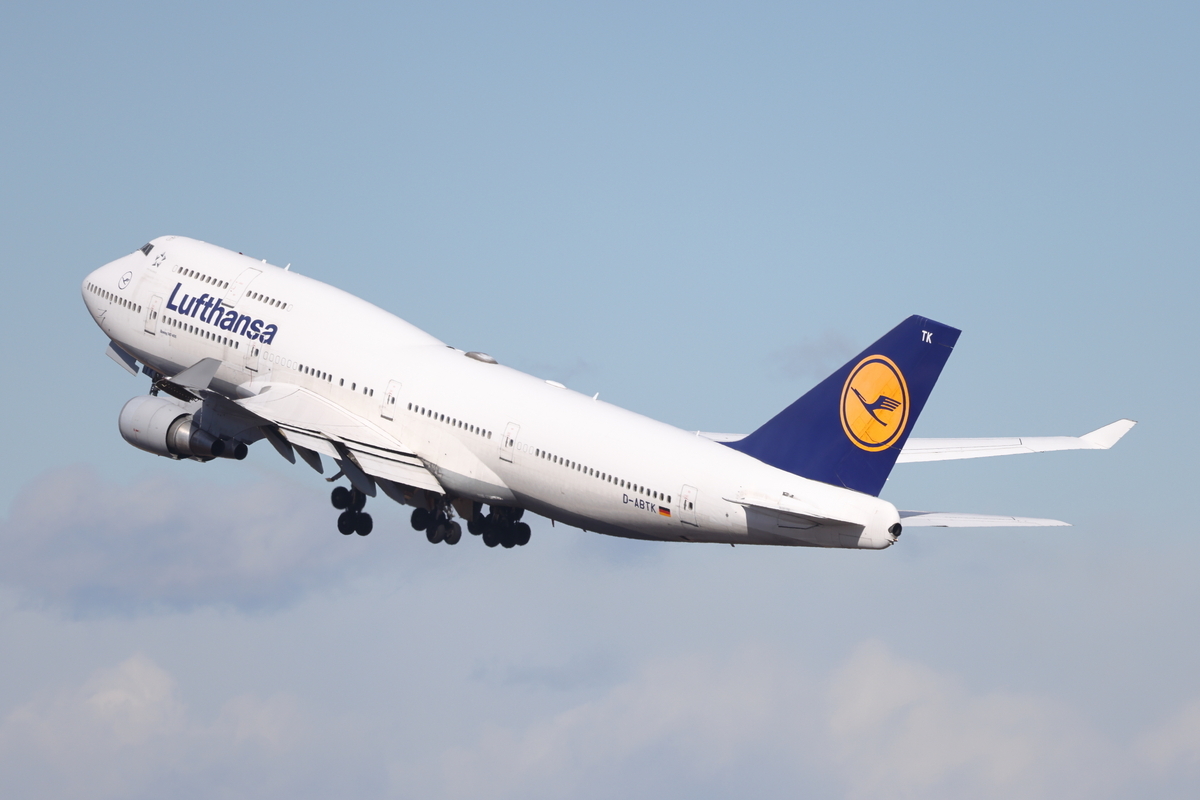 飛行機撮影】 2024/1/16 Lufthansa B747-400 羽田飛来 - Canonと鉄道と