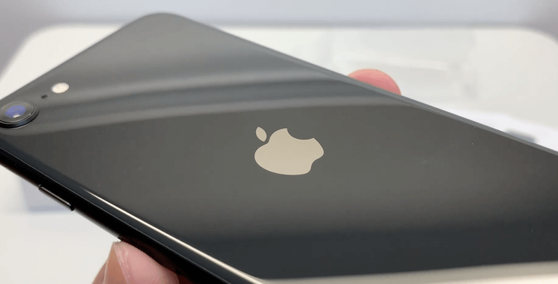 実機写真あり】iPhone SE2 ブラック（黒）のデザイン｜色合い・カメラ