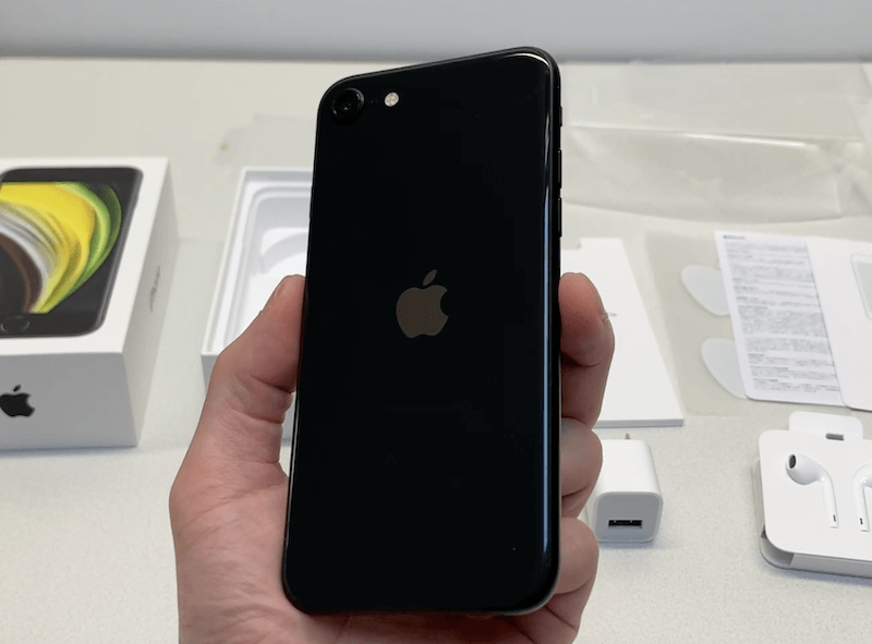 実機写真あり】iPhone SE2 ブラック（黒）のデザイン｜色合い・カメラ
