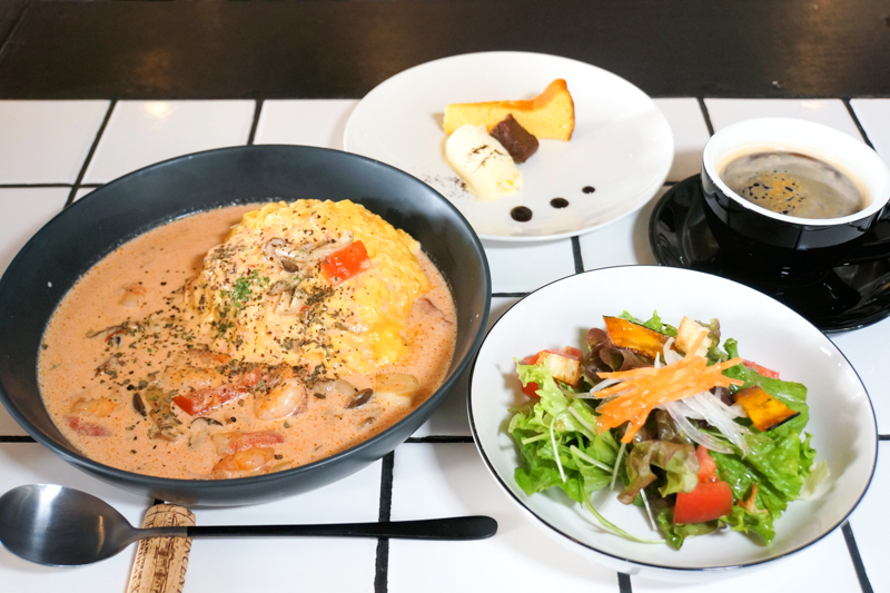 小松】カフェバル「BLUE」がオープン！ランチのとろ〜りオムライスは