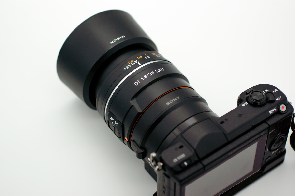 SONY DT 35mm F/1.8 SAM (SAL35F18) - その瞬間を切り撮る