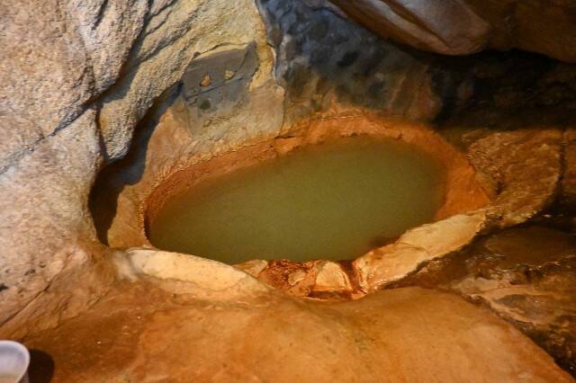 増富温泉「不老閣」日帰り入浴ブログ｜神秘的な岩風呂とラジウムの力を