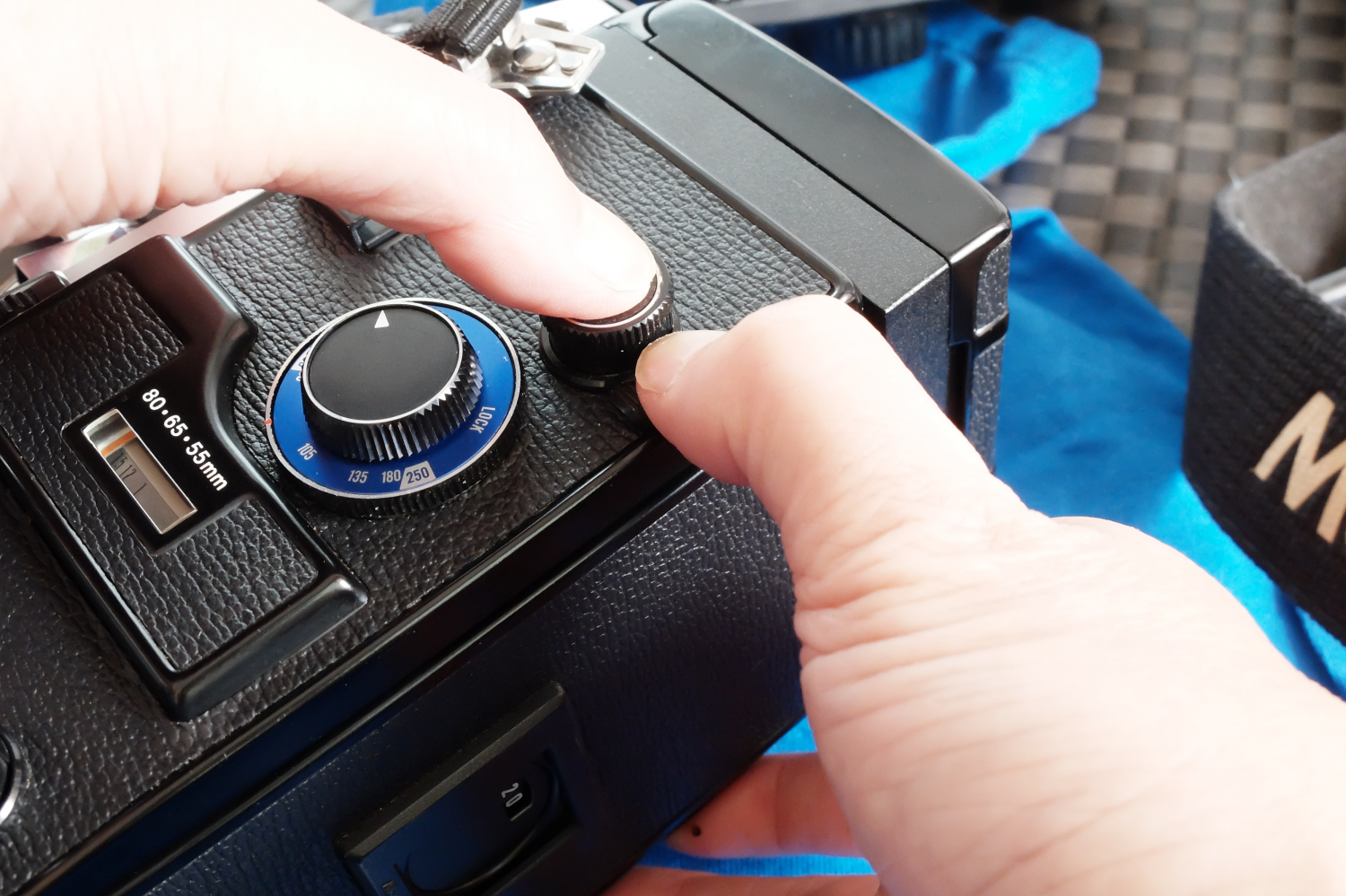 Mamiya レンズ交換式 二眼レフ C220, C330 備忘録（後篇-①） - Foto