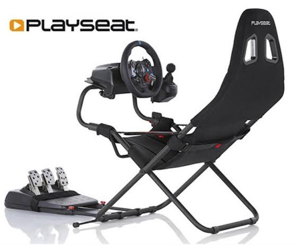 お茶の間レーサーに「も｣もってこい！汎用性の高いコックピットだ