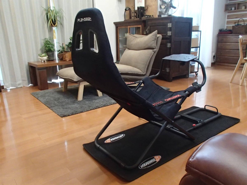 お茶の間レーサーに「も｣もってこい！汎用性の高いコックピットだ