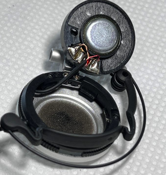 オーディオテクニカの耳掛けイヤホン ATH-EM9R のノイズ（ビビり音）を