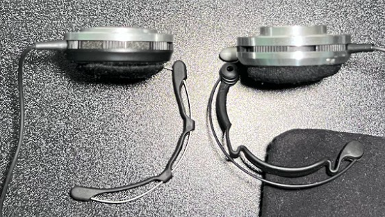 オーディオテクニカの耳かけヘッドホン ATH-EM700 の分解と音質比較