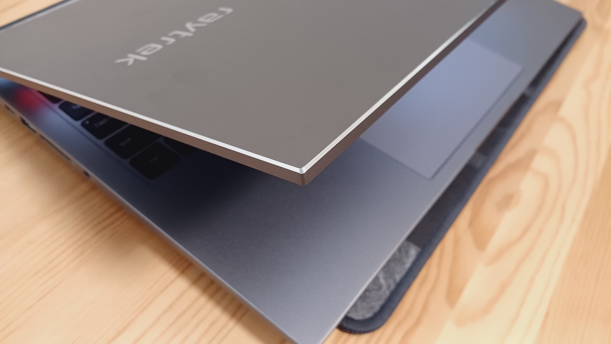 raytrek R6-RL】新発売!クリエイター向けスリムノート【実機レビュー