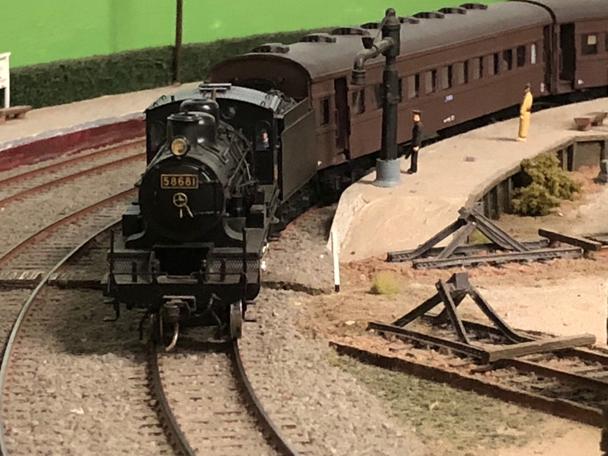 トビーの8620の牽引する客車列車 - モーガル（Mogul）工場日誌