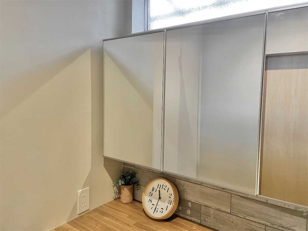 造作洗面台のコスト削減に】IKEAのミラーキャビネットでおしゃれに収納