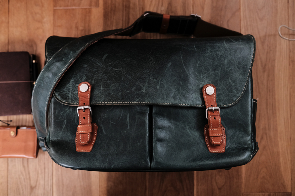 卉奏（Acru）のショルダーカメラバッグ「ボノ」を改めてレビュー